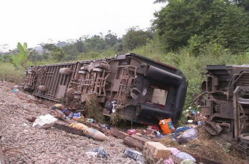Kamerunda sərnişin qatarı qəzaya uğrayıb, ölənlər var