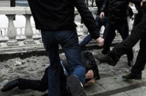 62 yaşlı kişini döyüb çənəsini sındırdılar