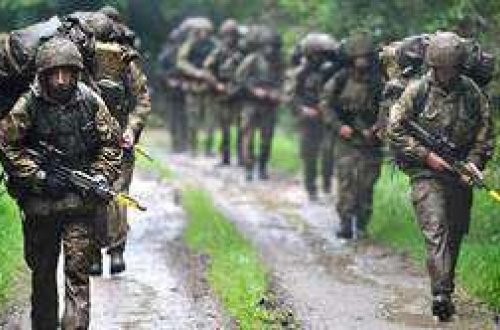 Britaniya Kosovoya hərbçi göndərir