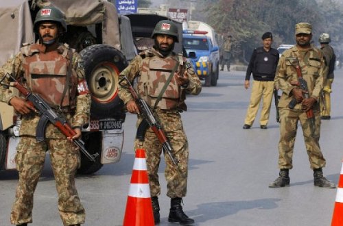 Kəşmirdə qanlı döyüşlər gedir - Ölənlər var