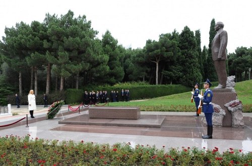 Xorvatiya prezidenti Fəxri xiyabanda - FOTO