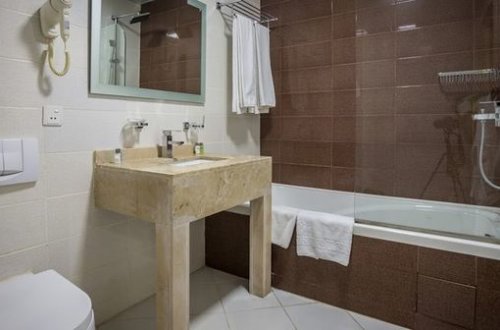 Bakıda hoteldə 33 yaşlı kişi damarlarını doğradı