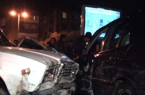 Bakıda işıqfor işləmədi: 4 maşın toqquşdu – FOTOLAR + VİDEO