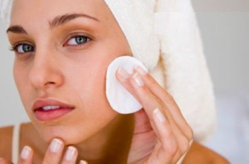 Dərini təmizləyir, rəngi yaxşılaşdırır - Kömür maskası