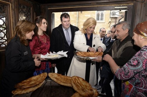 Xorvatiya prezidenti İçərişəhəri gəzdi - FOTOLAR