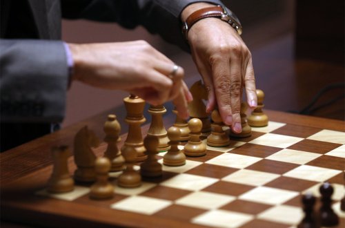 Baş konsul şahmatçıları qəbul edib