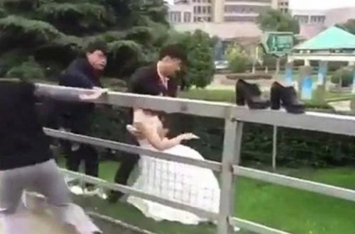 Gəlin toy günü yıxıldı - Ayağa qalxıb neylədi, bəyə belə söylədi... - VİDEO