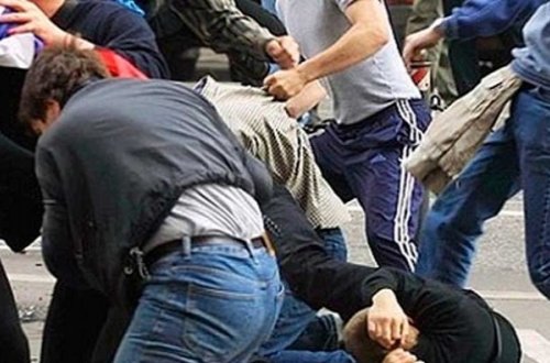 Bakıda polis kursantları arasında dava - Bıçaqlanan var