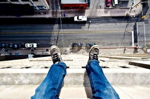 Ukraynada azərbaycanlı tələbə 7-ci mərtəbədən düşərək ölüb - FOTO