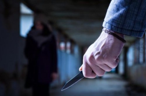 Ər arvadını və baldızını bıçaqladı