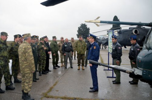 Azərbaycandakı xarici hərbi attaşelər Hərbi Hava Qüvvələrinin hərbi hissəsini ziyarət edib – FOTO