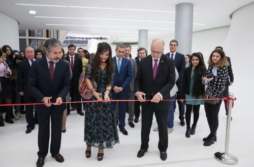 Leyla Əliyeva sərgidə - Fotolar