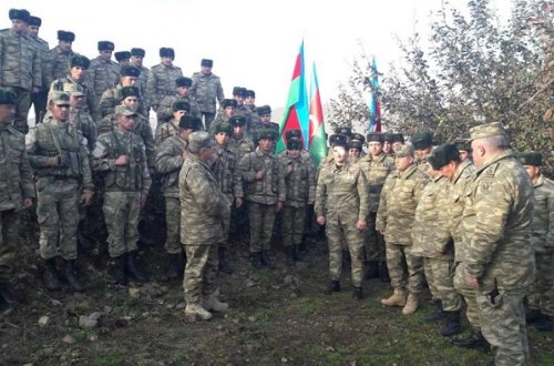 Döyüşdə gözünü və ayağını itirən kəşfiyyatçı təltif edildi - Fotolar