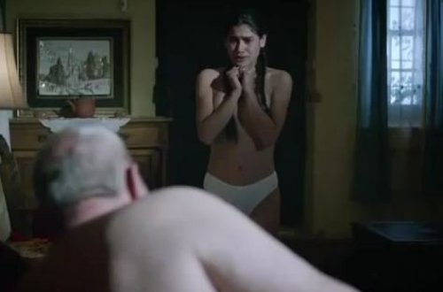 DƏHŞƏT! Bakirə çıxmayan qızının başını kəsdi