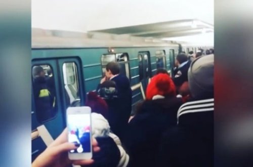 Moskva metrosunda kütləvi dava - Video