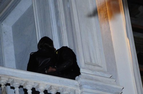 Yeni sevgilisi ilə öpüşməkdən doymadı - FOTOLAR