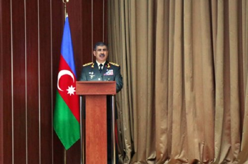 Müdafiə naziri zabitləri bir yerə yığdı - FOTO