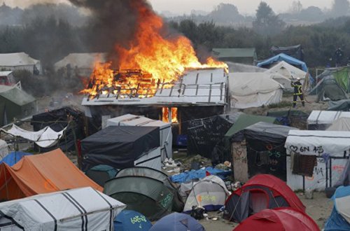 Fransada qaçqınların düşərgəsi söküldü