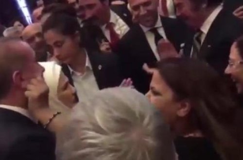 Kibariyə Ərdoğanı çimdiklədi - HƏR KƏS BU VİDEODAN DANIŞIR- VİDEO