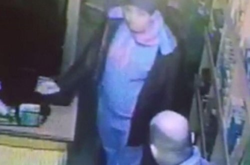 Maşın bazarındakı oğru kameraya düşdü - VİDEO