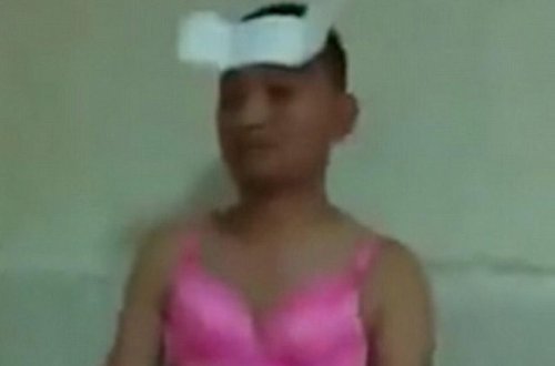 Başqa qadınlarla mesajlaşan ərini belə cəzalandırdı - VİDEO (18+)