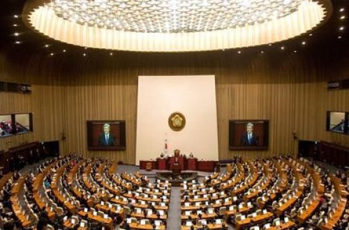 Prezidentin rəfiqəsi hökuməti 