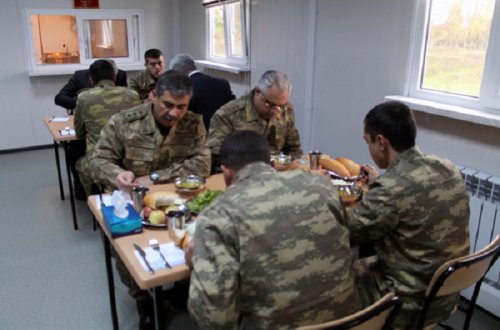Zakir Həsənov hərbçilərlə nahar etdi - FOTOLAR
