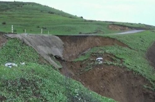 Lerikin kəndlərinin yolu bağlandı