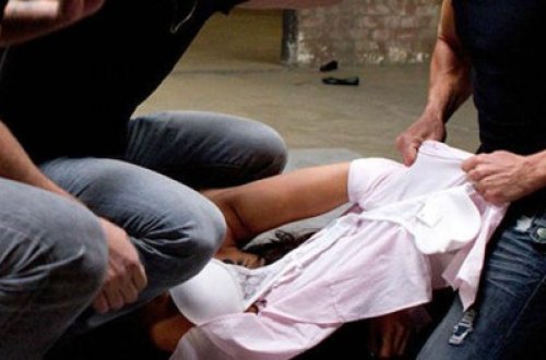 Huşsuz qadınla cinsi əlaqəyə girib sosial şəbəkədə paylaşdılar