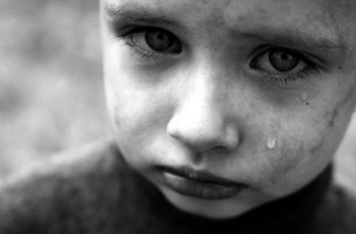 Azərbaycanda 50-dən çox uşaq küçəyə atılıb