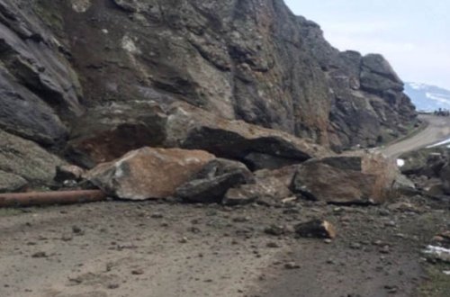 Lerikdə dağ uçqunu - Foto