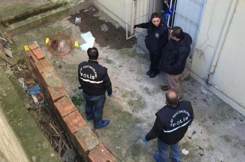 DƏHŞƏT: Qadın tualetdə doğduğu uşağını eyvandan belə tulladı - FOTO