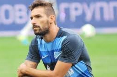 Vaxtilə restoranda qab yuyurdu, indi məşhur futbolçudur- Fotolar