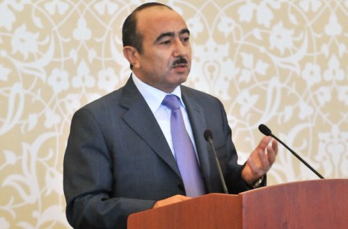 Əli Həsənov jurnalistlər üçün tikilən binanın nə vaxt təhvil veriləcəyini açıqladı