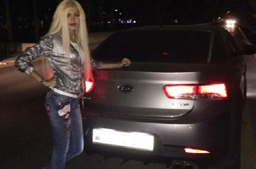 Bakıda rəqqasə qaydaları pozub yol polisinə atmaca atdı - VİDEO