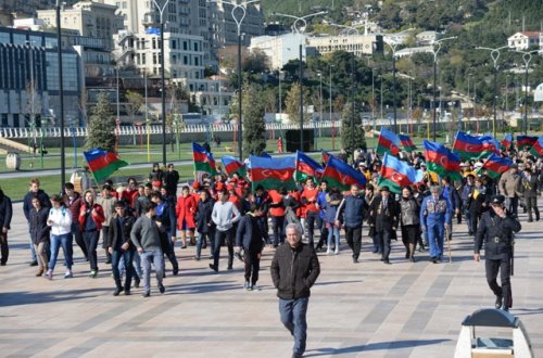 «Bayrağımız – qürur mənbəyimizdir» Nəsimi rayonunda 9 noyabr  Bayraq gününə həsr edilmiş  yürüş keçirilib