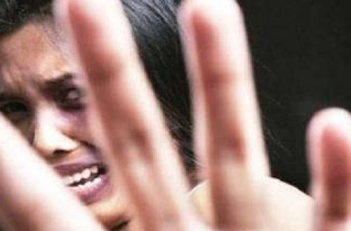 Azərbaycanda ər samovardakı qaynar suyu arvadının üstünə tökdü