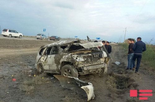 Ucarda “Toyota Prado” aşdı - 3 yaralı + Foto