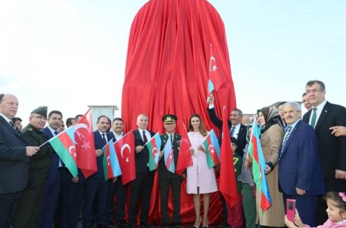 Denizlidə Qarabağ parkı və Xocalı Soyqırımı abidəsinin açıldı - FOTOLAR