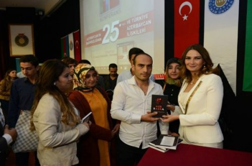 Qənirə Paşayevanın kitablarının təqdimat mərasimi keçirilib - FOTOLAR