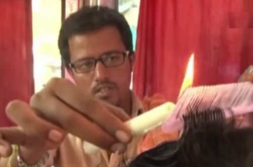 Şamla saç kəsən bərbər - Bu da belə...