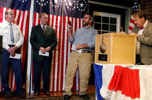 ABŞ-da ilk səsvermə: Cəmi 6 nəfər səs verdi + FOTO