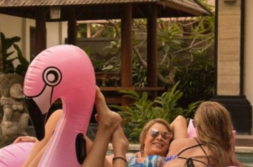 Dünya bir-birinə eşq elan edən qızlardan danışır - VİDEO + FOTOLAR