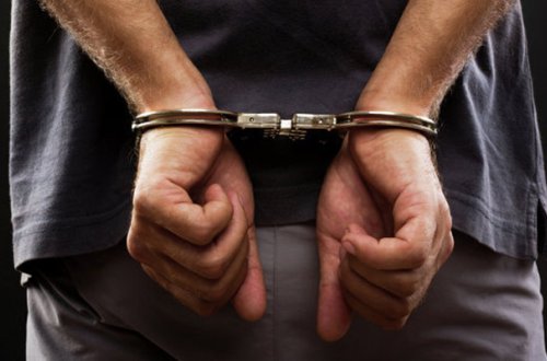 Yetkinlik yaşına çatmayan şəxs məhkəmə zalında həbs edildi