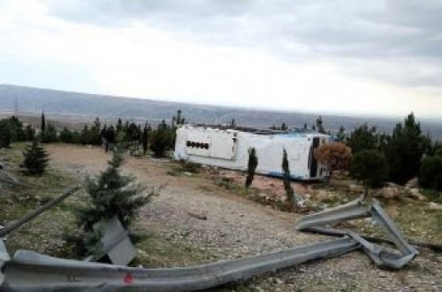 Dəhşətli avtobus qəzası: 20 zəvvar öldü