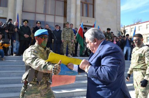 Əhəd Abıyevin barmaqları sınıb