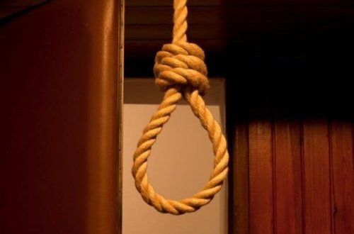 Bakıda 42 yaşlı kişi özünü asdı