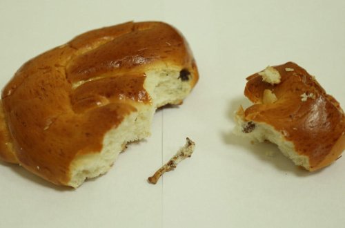 Aldığı şirniyyatın içindən taxta parçası çıxdı - FOTOLAR