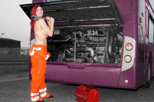 Xəstələrə dəstək olmaq üçün soyundular - FOTO