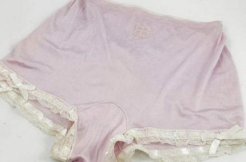 5 minə satılan alt paltarı kimindir? - foto